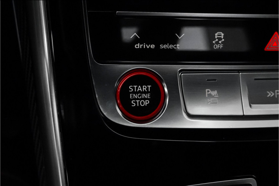 Audi Q8 4.0 TFSI RS Q8 Quattro Dynamic+ Keramisch Pano B&O Trekhaak Alcantara 23"