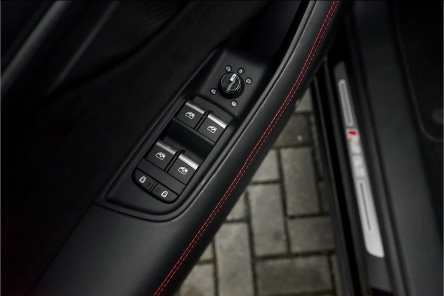 Audi Q8 4.0 TFSI RS Q8 Quattro Dynamic+ Keramisch Pano B&O Trekhaak Alcantara 23"