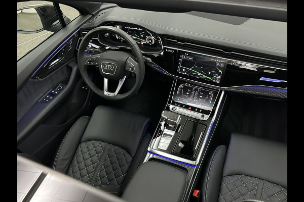 Audi Q7 60 462pk S Competition | Carbon Pack | 360 Camera | RS-Leder | ACC | Panorama | Laser-LED | Trekhaak | B&O Sound | 10-2023 | Nw.Pr; 133000,= | Keyless-Entry | Luchtvering | 22'' | Memory | Stoelverwarming V+A | Stuurverwarming | Stand Kachel | Zonwering | Carplay.