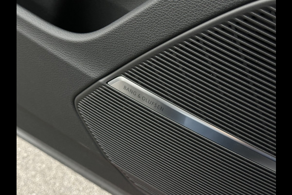 Audi Q7 60 462pk S Competition | Carbon Pack | 360 Camera | RS-Leder | ACC | Panorama | Laser-LED | Trekhaak | B&O Sound | 10-2023 | Nw.Pr; 133000,= | Keyless-Entry | Luchtvering | 22'' | Memory | Stoelverwarming V+A | Stuurverwarming | Stand Kachel | Zonwering | Carplay.