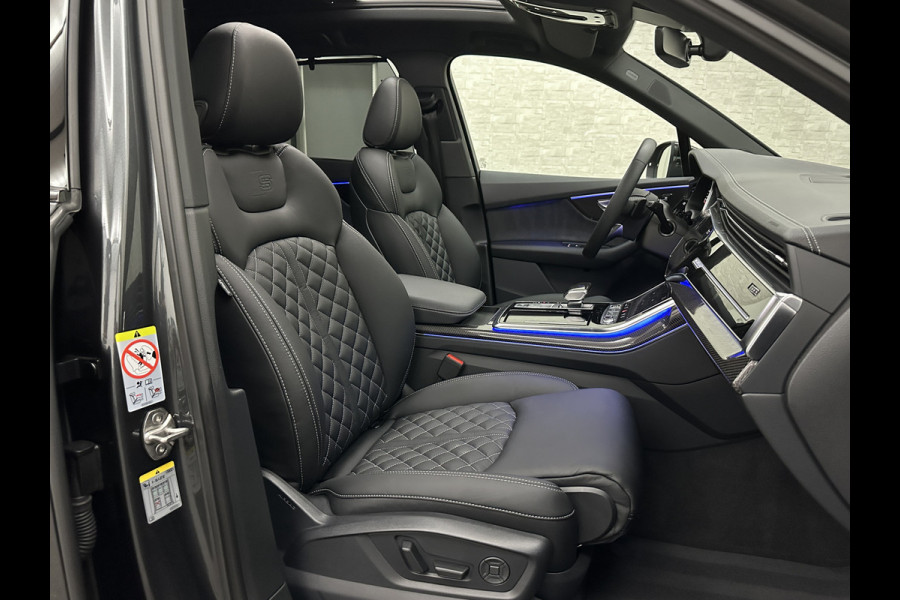 Audi Q7 60 462pk S Competition | Carbon Pack | 360 Camera | RS-Leder | ACC | Panorama | Laser-LED | Trekhaak | B&O Sound | 10-2023 | Nw.Pr; 133000,= | Keyless-Entry | Luchtvering | 22'' | Memory | Stoelverwarming V+A | Stuurverwarming | Stand Kachel | Zonwering | Carplay.