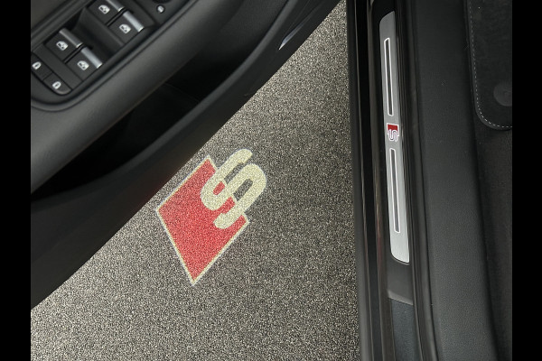 Audi Q7 60 462pk S Competition | Carbon Pack | 360 Camera | RS-Leder | ACC | Panorama | Laser-LED | Trekhaak | B&O Sound | 10-2023 | Nw.Pr; 133000,= | Keyless-Entry | Luchtvering | 22'' | Memory | Stoelverwarming V+A | Stuurverwarming | Stand Kachel | Zonwering | Carplay.