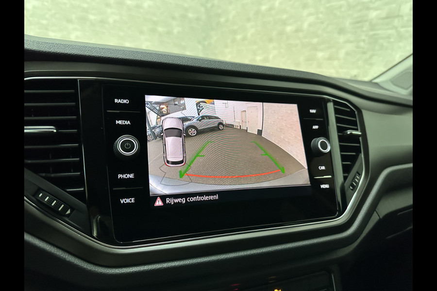 Volkswagen T-Roc 1.5 TSI 150pk DSG | ACC | Origineel NL | BOVAG Garantie | Trekhaak 1500kg | Camera | Lane Assist | Groot Navi | Carplay | Climat Getint Glas | 17'' | Adaptieve Cruise Control | Parkeercamera | Caravantrekker!