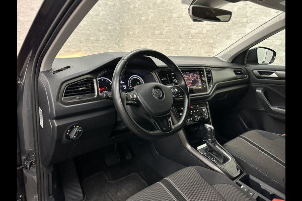 Volkswagen T-Roc 1.5 TSI 150pk DSG | ACC | Origineel NL | BOVAG Garantie | Trekhaak 1500kg | Camera | Lane Assist | Groot Navi | Carplay | Climat Getint Glas | 17'' | Adaptieve Cruise Control | Parkeercamera | Caravantrekker!