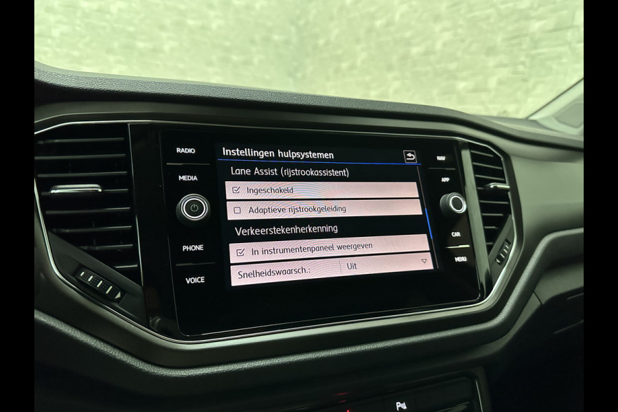 Volkswagen T-Roc 1.5 TSI 150pk DSG | ACC | Origineel NL | BOVAG Garantie | Trekhaak 1500kg | Camera | Lane Assist | Groot Navi | Carplay | Climat Getint Glas | 17'' | Adaptieve Cruise Control | Parkeercamera | Caravantrekker!