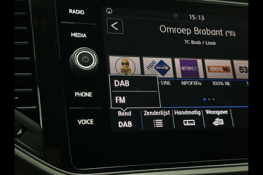 Volkswagen T-Roc 1.5 TSI 150pk DSG | ACC | Origineel NL | BOVAG Garantie | Trekhaak 1500kg | Camera | Lane Assist | Groot Navi | Carplay | Climat Getint Glas | 17'' | Adaptieve Cruise Control | Parkeercamera | Caravantrekker!