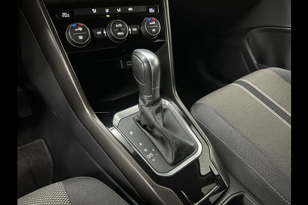 Volkswagen T-Roc 1.5 TSI 150pk DSG | ACC | Origineel NL | BOVAG Garantie | Trekhaak 1500kg | Camera | Lane Assist | Groot Navi | Carplay | Climat Getint Glas | 17'' | Adaptieve Cruise Control | Parkeercamera | Caravantrekker!