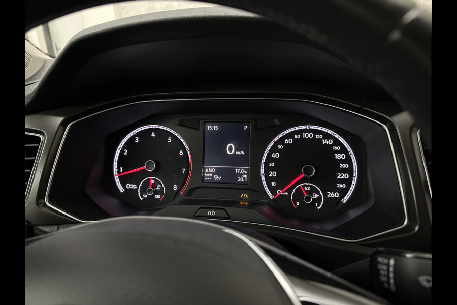 Volkswagen T-Roc 1.5 TSI 150pk DSG | ACC | Origineel NL | BOVAG Garantie | Trekhaak 1500kg | Camera | Lane Assist | Groot Navi | Carplay | Climat Getint Glas | 17'' | Adaptieve Cruise Control | Parkeercamera | Caravantrekker!