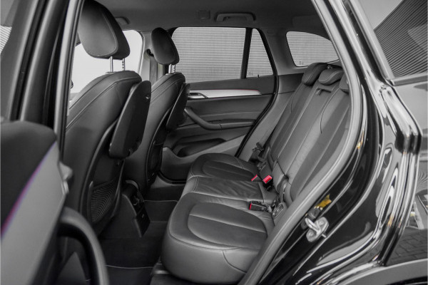 BMW X1 sDrive18i Sportline Aut. HUD Leer 19"