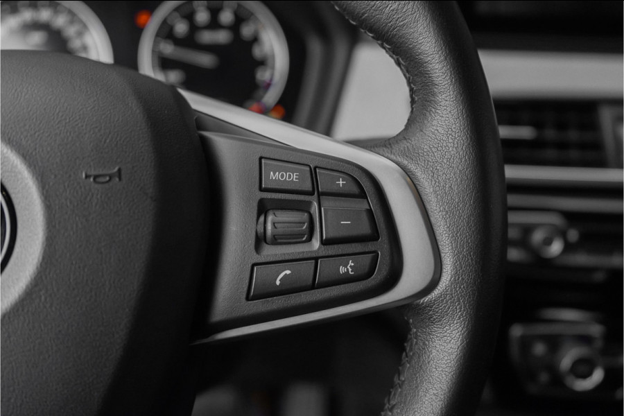 BMW X1 sDrive18i Sportline Aut. HUD Leer 19"