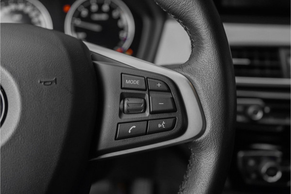 BMW X1 sDrive18i Sportline Aut. HUD Leer 19"