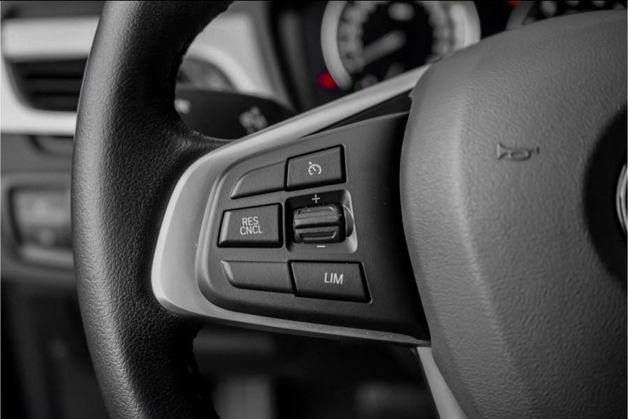 BMW X1 sDrive18i Sportline Aut. HUD Leer 19"