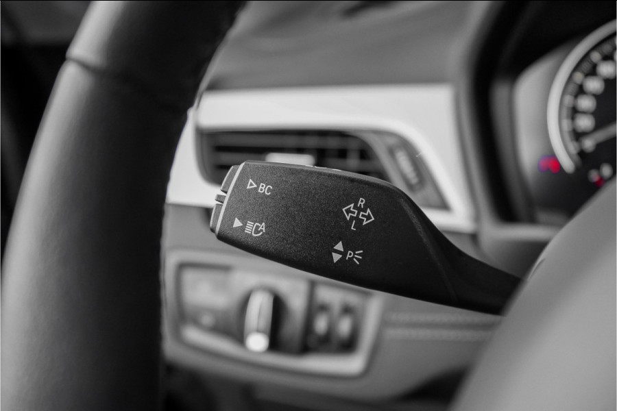 BMW X1 sDrive18i Sportline Aut. HUD Leer 19"