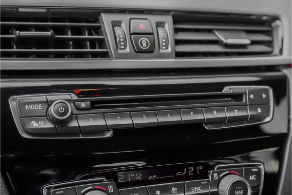 BMW X1 sDrive18i Sportline Aut. HUD Leer 19"