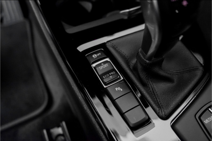 BMW X1 sDrive18i Sportline Aut. HUD Leer 19"