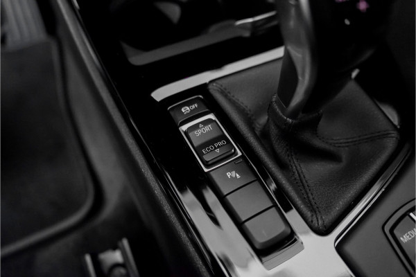 BMW X1 sDrive18i Sportline Aut. HUD Leer 19"