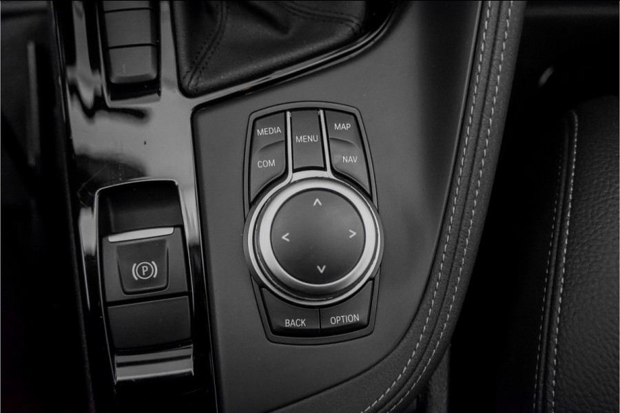 BMW X1 sDrive18i Sportline Aut. HUD Leer 19"