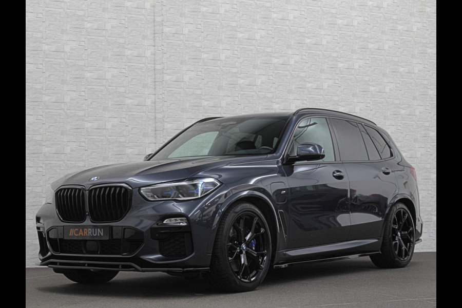 BMW X5 45e M-Stoelen | M-Performance | 360 Camera | ACC | Indiv. Leder | Harman-Kardon | Laser-LED | Keyless-Entry | Stoelventilatie | Head-Up | Memory | 21'' | Sfeerverlichting | Trekhaak | Luchtvering | Rij-Assistent Pro | Carplay | Black-Optic | Draadloos Laden.