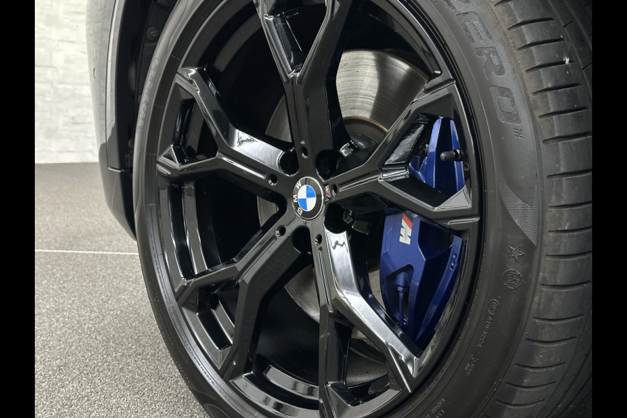 BMW X5 45e M-Stoelen | M-Performance | 360 Camera | ACC | Indiv. Leder | Harman-Kardon | Laser-LED | Keyless-Entry | Stoelventilatie | Head-Up | Memory | 21'' | Sfeerverlichting | Trekhaak | Luchtvering | Rij-Assistent Pro | Carplay | Black-Optic | Draadloos Laden.