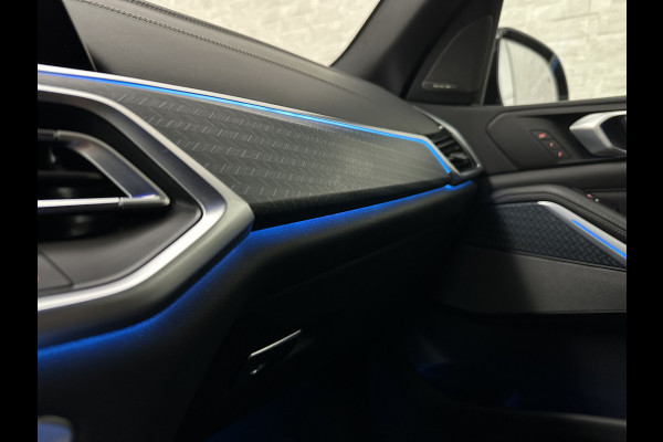 BMW X5 45e M-Stoelen | M-Performance | 360 Camera | ACC | Indiv. Leder | Harman-Kardon | Laser-LED | Keyless-Entry | Stoelventilatie | Head-Up | Memory | 21'' | Sfeerverlichting | Trekhaak | Luchtvering | Rij-Assistent Pro | Carplay | Black-Optic | Draadloos Laden.