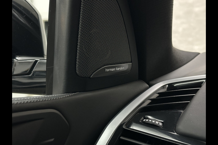 BMW X5 45e M-Stoelen | M-Performance | 360 Camera | ACC | Indiv. Leder | Harman-Kardon | Laser-LED | Keyless-Entry | Stoelventilatie | Head-Up | Memory | 21'' | Sfeerverlichting | Trekhaak | Luchtvering | Rij-Assistent Pro | Carplay | Black-Optic | Draadloos Laden.