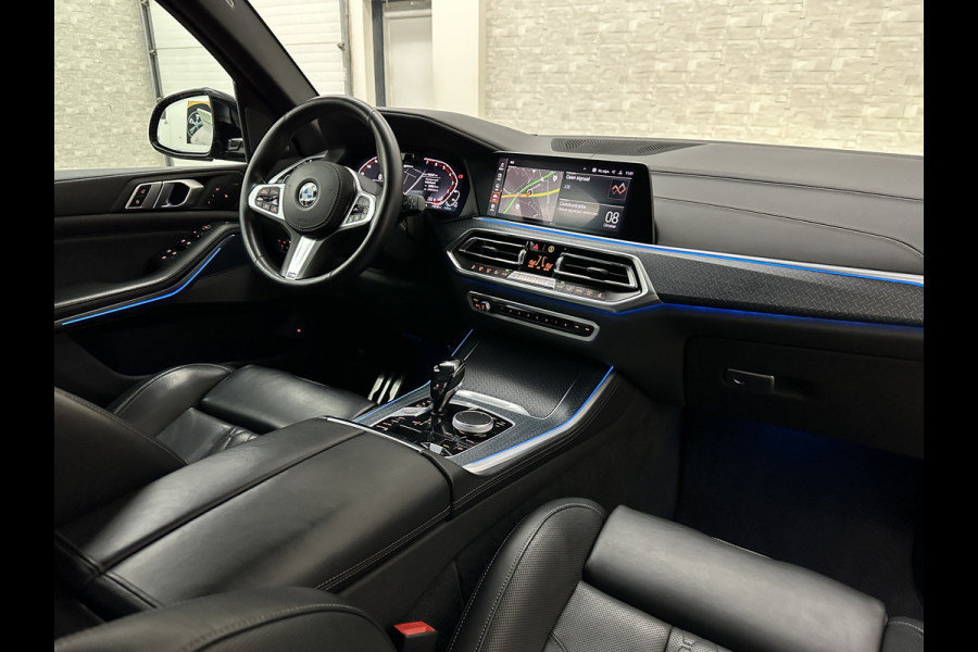 BMW X5 45e M-Stoelen | M-Performance | 360 Camera | ACC | Indiv. Leder | Harman-Kardon | Laser-LED | Keyless-Entry | Stoelventilatie | Head-Up | Memory | 21'' | Sfeerverlichting | Trekhaak | Luchtvering | Rij-Assistent Pro | Carplay | Black-Optic | Draadloos Laden.