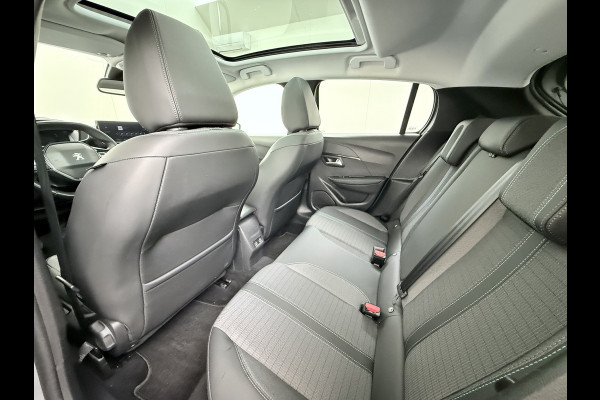 Peugeot 208 1.2I 101PK 5Drs Panoramadak Navi Ecc Apple Carplay Android Auto Cruise Control Pdc Allure Bluetooth Isofix Lmv 17" Led Privacy Glas Keyless Rijstrooksensor 1e Eigenaar Origineel Nederlandse Auto Nieuwprijs  €24.923,-