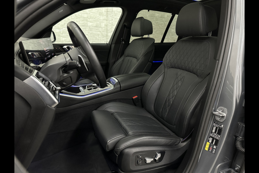 BMW X5 50e *3x Op Voorraad* M-Sport Pro | 360 Camera | Sky-Lounge Pano | ACC | Comfortstoelen | Indiv. Leder | Massage | Stoelventilati 4-Zone Clima | Trekhaak | 22'' | Head-Up | Keyless-Entry | Harman-Kardon | Stoelverwarming V+A | M-Gordels | Glaspook | Stuurverwarming | Iconic-Glow | Luchtvering | Zonwering | Carplay | Beker Clima |