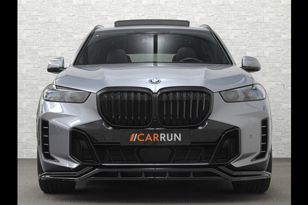 BMW X5 50e *3x Op Voorraad* M-Sport Pro | 360 Camera | Sky-Lounge Pano | ACC | Comfortstoelen | Indiv. Leder | Massage | Stoelventilati 4-Zone Clima | Trekhaak | 22'' | Head-Up | Keyless-Entry | Harman-Kardon | Stoelverwarming V+A | M-Gordels | Glaspook | Stuurverwarming | Iconic-Glow | Luchtvering | Zonwering | Carplay | Beker Clima |
