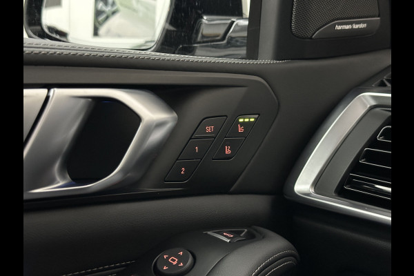 BMW X5 50e *3x Op Voorraad* M-Sport Pro | 360 Camera | Sky-Lounge Pano | ACC | Comfortstoelen | Indiv. Leder | Massage | Stoelventilati 4-Zone Clima | Trekhaak | 22'' | Head-Up | Keyless-Entry | Harman-Kardon | Stoelverwarming V+A | M-Gordels | Glaspook | Stuurverwarming | Iconic-Glow | Luchtvering | Zonwering | Carplay | Beker Clima |