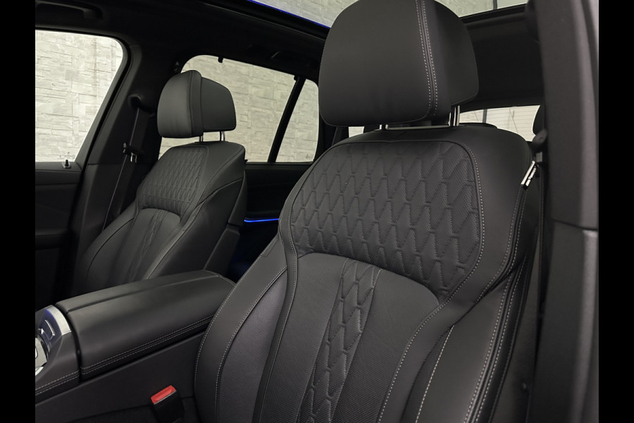BMW X5 50e *3x Op Voorraad* M-Sport Pro | 360 Camera | Sky-Lounge Pano | ACC | Comfortstoelen | Indiv. Leder | Massage | Stoelventilati 4-Zone Clima | Trekhaak | 22'' | Head-Up | Keyless-Entry | Harman-Kardon | Stoelverwarming V+A | M-Gordels | Glaspook | Stuurverwarming | Iconic-Glow | Luchtvering | Zonwering | Carplay | Beker Clima |