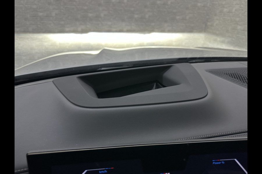 BMW X5 50e *3x Op Voorraad* M-Sport Pro | 360 Camera | Sky-Lounge Pano | ACC | Comfortstoelen | Indiv. Leder | Massage | Stoelventilati 4-Zone Clima | Trekhaak | 22'' | Head-Up | Keyless-Entry | Harman-Kardon | Stoelverwarming V+A | M-Gordels | Glaspook | Stuurverwarming | Iconic-Glow | Luchtvering | Zonwering | Carplay | Beker Clima |