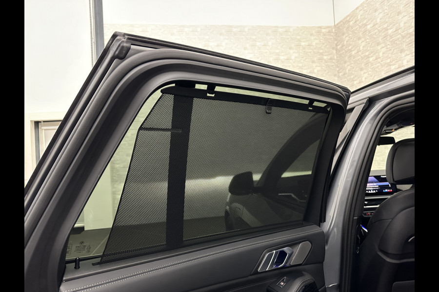 BMW X5 50e *3x Op Voorraad* M-Sport Pro | 360 Camera | Sky-Lounge Pano | ACC | Comfortstoelen | Indiv. Leder | Massage | Stoelventilati 4-Zone Clima | Trekhaak | 22'' | Head-Up | Keyless-Entry | Harman-Kardon | Stoelverwarming V+A | M-Gordels | Glaspook | Stuurverwarming | Iconic-Glow | Luchtvering | Zonwering | Carplay | Beker Clima |