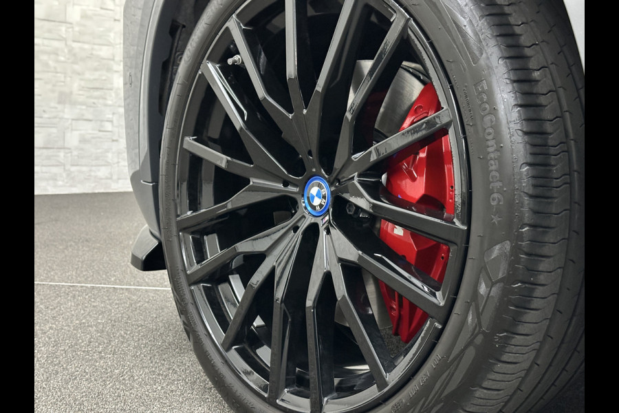 BMW X5 50e *3x Op Voorraad* M-Sport Pro | 360 Camera | Sky-Lounge Pano | ACC | Comfortstoelen | Indiv. Leder | Massage | Stoelventilati 4-Zone Clima | Trekhaak | 22'' | Head-Up | Keyless-Entry | Harman-Kardon | Stoelverwarming V+A | M-Gordels | Glaspook | Stuurverwarming | Iconic-Glow | Luchtvering | Zonwering | Carplay | Beker Clima |