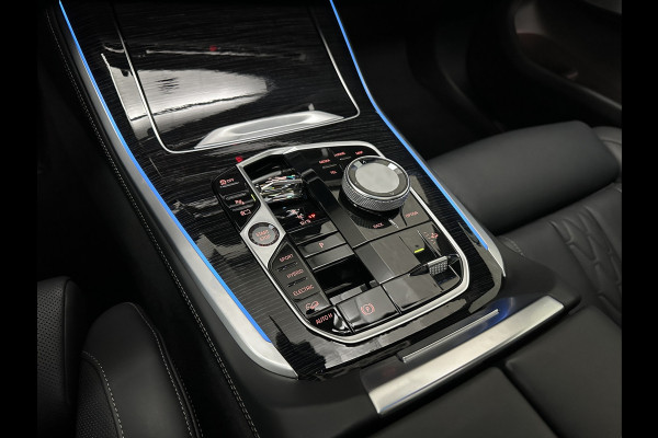 BMW X5 50e *3x Op Voorraad* M-Sport Pro | 360 Camera | Sky-Lounge Pano | ACC | Comfortstoelen | Indiv. Leder | Massage | Stoelventilati 4-Zone Clima | Trekhaak | 22'' | Head-Up | Keyless-Entry | Harman-Kardon | Stoelverwarming V+A | M-Gordels | Glaspook | Stuurverwarming | Iconic-Glow | Luchtvering | Zonwering | Carplay | Beker Clima |
