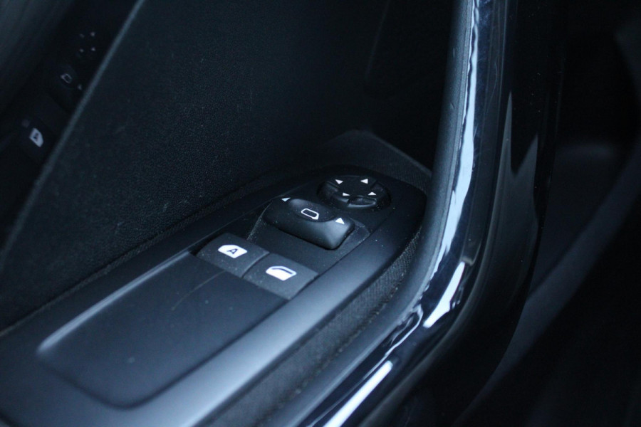 Peugeot 208 1.2 PureTech Blue Lion | Dealeronderhouden! | Distributieriem Vervangen | Cruise Control | Navigatie | Airco |
