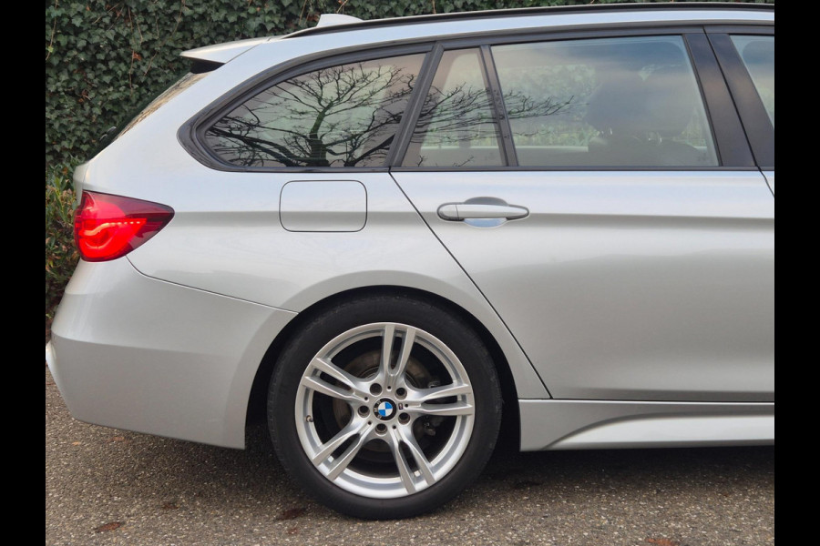 BMW 3 Serie Touring M Sport Apple CarPlay dig.dash Navi GR NAP NL 318i Edition M Sport Shadow Executive