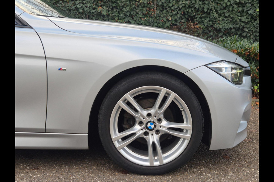 BMW 3 Serie Touring M Sport Apple CarPlay dig.dash Navi GR NAP NL 318i Edition M Sport Shadow Executive