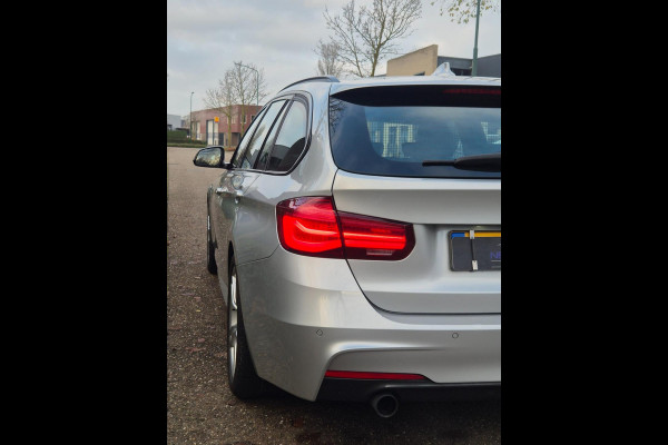 BMW 3 Serie Touring M Sport Apple CarPlay dig.dash Navi GR NAP NL 318i Edition M Sport Shadow Executive