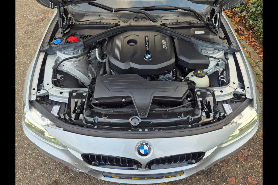 BMW 3 Serie Touring M Sport Apple CarPlay dig.dash Navi GR NAP NL 318i Edition M Sport Shadow Executive