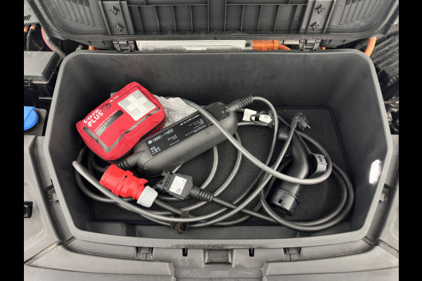 Audi e-tron 55 quattro Business edition Plus 95 kWh [ 3-Fase ] {SOH-88%} (INCL-BTW) *PANO | LUXURY-LEATHER | ADAPTIVE-CRUISE | FULL-LED | DIGI-COCKPIT | KEYLESS | MEMORY-PACK | CAMERA | NAVI-FULLMAP | SHIFT-PADDLES | DAB+ | COMFORT-SEATS | 20''ALU*