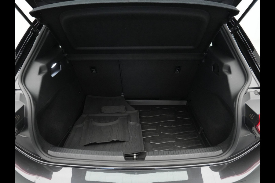 Volkswagen ID.3 First 58 kWh Trekhaak Navigatie Stoel/Stuurverwarming Carplay Acc Pdc Argon