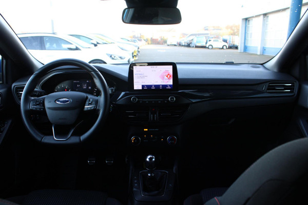 Ford Focus 1.0 EcoBoost ST Line Business | Trekhaak | Cruise Control | Navigatie | Camera | Airco | Lichtmetalen Velgen |