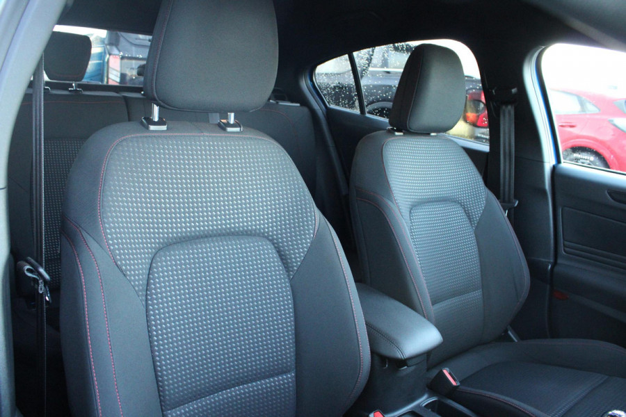 Ford Focus 1.0 EcoBoost ST Line Business | Trekhaak | Cruise Control | Navigatie | Camera | Airco | Lichtmetalen Velgen |