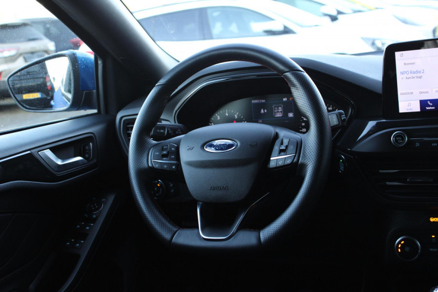 Ford Focus 1.0 EcoBoost ST Line Business | Trekhaak | Cruise Control | Navigatie | Camera | Airco | Lichtmetalen Velgen |