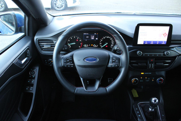 Ford Focus 1.0 EcoBoost ST Line Business | Trekhaak | Cruise Control | Navigatie | Camera | Airco | Lichtmetalen Velgen |