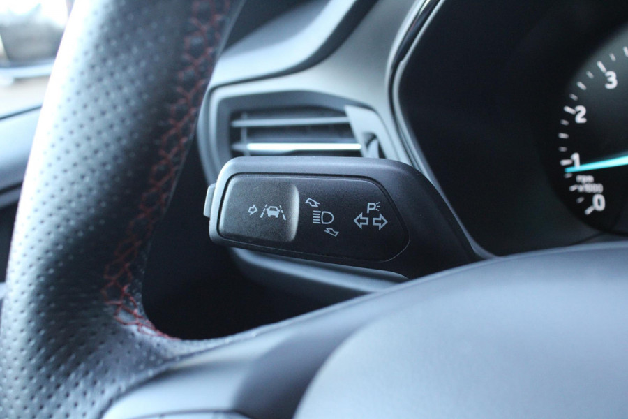 Ford Focus 1.0 EcoBoost ST Line Business | Trekhaak | Cruise Control | Navigatie | Camera | Airco | Lichtmetalen Velgen |