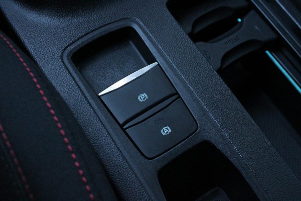 Ford Focus 1.0 EcoBoost ST Line Business | Trekhaak | Cruise Control | Navigatie | Camera | Airco | Lichtmetalen Velgen |