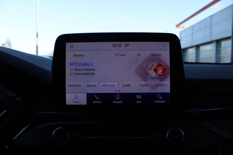 Ford Focus 1.0 EcoBoost ST Line Business | Trekhaak | Cruise Control | Navigatie | Camera | Airco | Lichtmetalen Velgen |