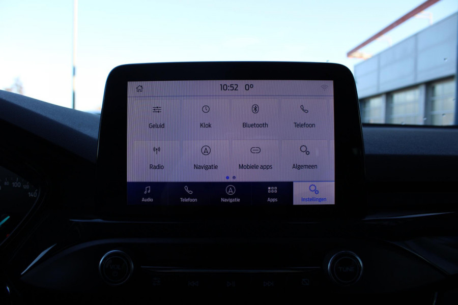 Ford Focus 1.0 EcoBoost ST Line Business | Trekhaak | Cruise Control | Navigatie | Camera | Airco | Lichtmetalen Velgen |